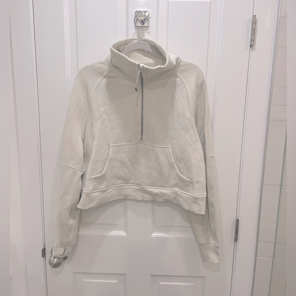 Cropped lulu lemon scuba hoodie in bone!